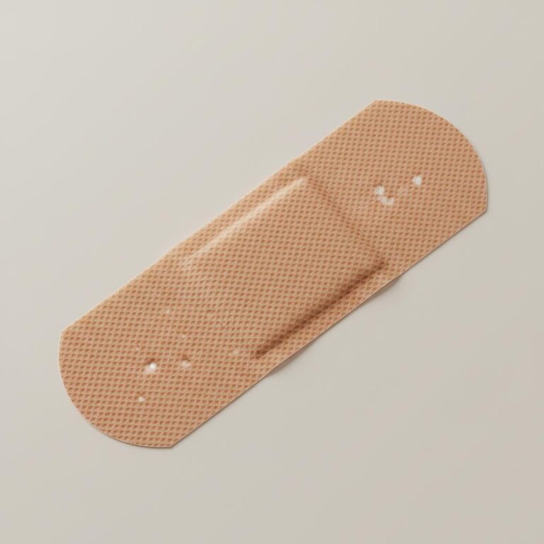 גליל פלסטר לבן עם גב דביק